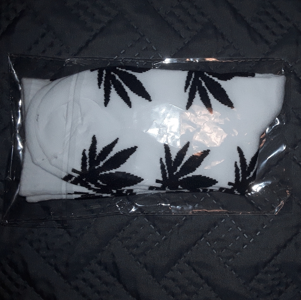 Breathable Thick Maple Leaves Letter Socks